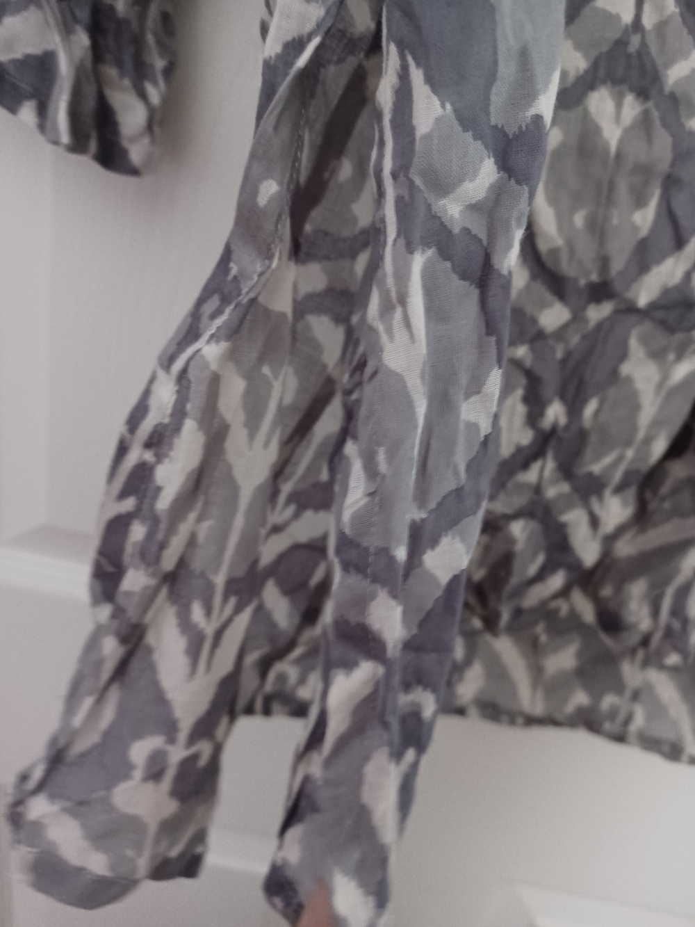 Dolma Womens Size XL NWT Button-Front Gray Patterned V-Neck Tunic - Picture 5 of 10